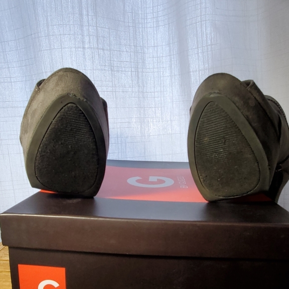G by Guess Gray Suede Platform Ankle Shooties 8.5 - Picture 3 of 8